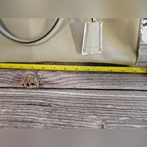 🎄 *HOLIDAY SALE! MK Hamilton Saffiano Leather Gray Bag - Picture 10 of 11